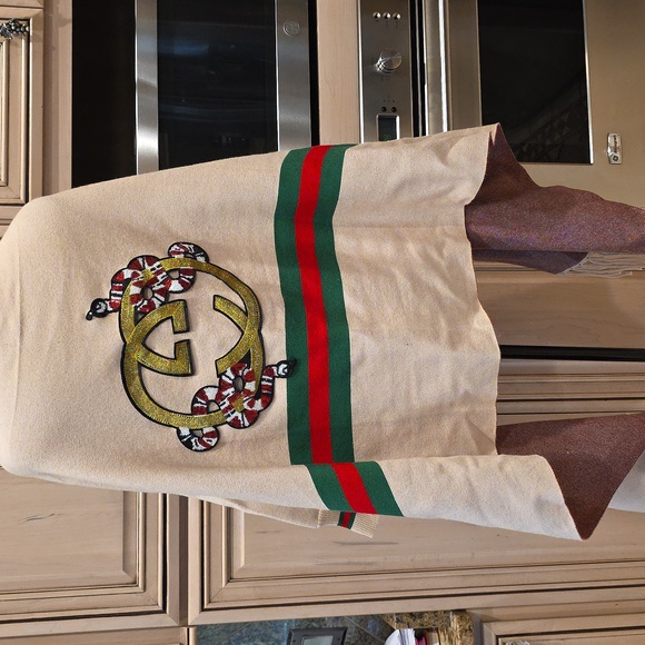 NWOT GG Shawl/Wrap - SZ OS - Picture 2 of 8